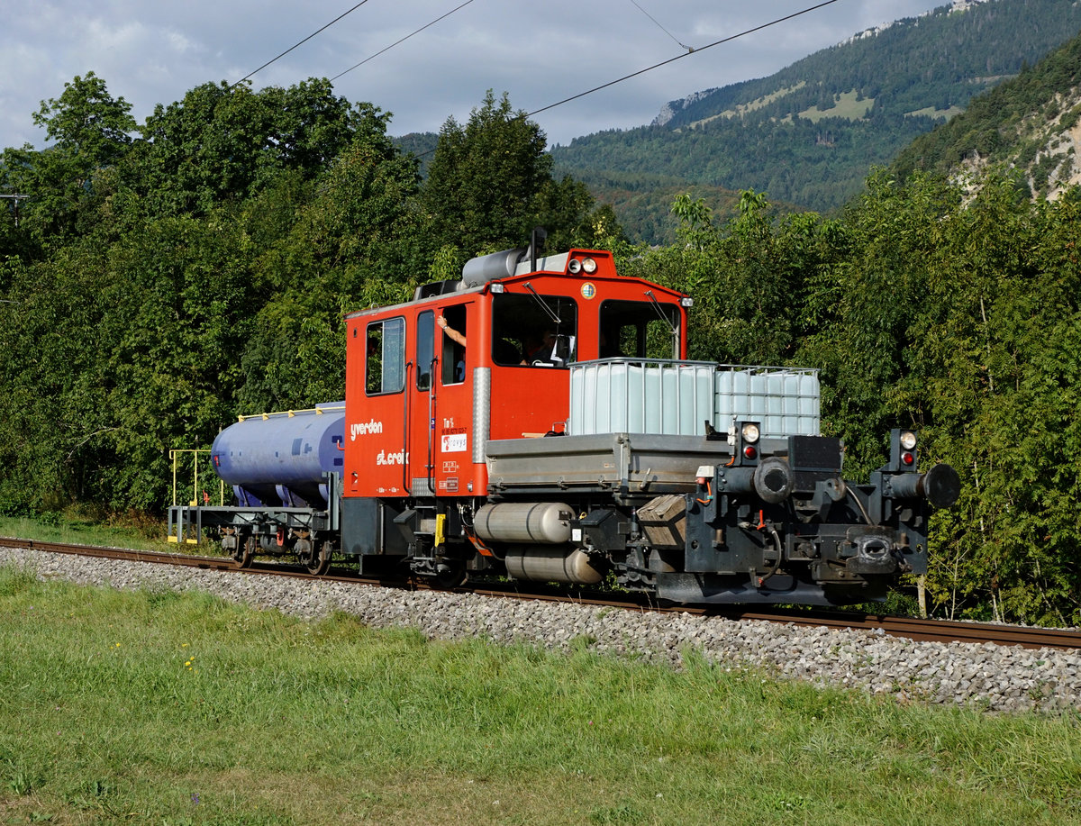 125 Jahre Yverdon-les-Bains-Ste-Croix
TRAVYS/YStC
LA TRACTION
Am 1. und 2. September 2018 feiert die Strecke Yverdon-les-Bains-Ste.Croix ihr 125. Jubiläum.
Zur Erinnerung an die ersten Betriebsjahre stehen an beiden Festtagen Dampfzüge für Sonderfahrten im Einsatz.
Am 29. August 2018 fand die Probefahrt mit der G 2/3 + 3/3 E 206 und den BC 74 und BC 75 zwischen Yverdon-les-Bains und Ste-Croix statt.
Löschzug bestehend aus Tm 23 + X 505 bei Baulmes.
Foto:  Walter Ruetsch  