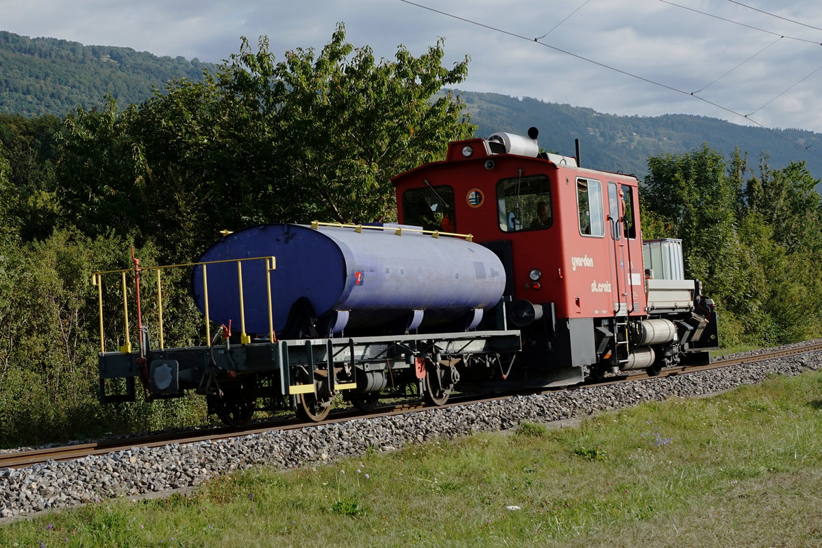 125 Jahre Yverdon-les-Bains-Ste-Croix
TRAVYS/YStC
LA TRACTION
Am 1. und 2. September 2018 feiert die Strecke Yverdon-les-Bains-Ste.Croix ihr 125. Jubiläum.
Zur Erinnerung an die ersten Betriebsjahre stehen an beiden Festtagen Dampfzüge für Sonderfahrten im Einsatz.
Am 29. August 2018 fand die Probefahrt mit der G 2/3 + 3/3 E 206 und den BC 74 und BC 75 zwischen Yverdon-les-Bains und Ste-Croix statt.
Löschzug bestehend aus Tm 23 + X 505 bei Baulmes.
Foto:  Walter Ruetsch  