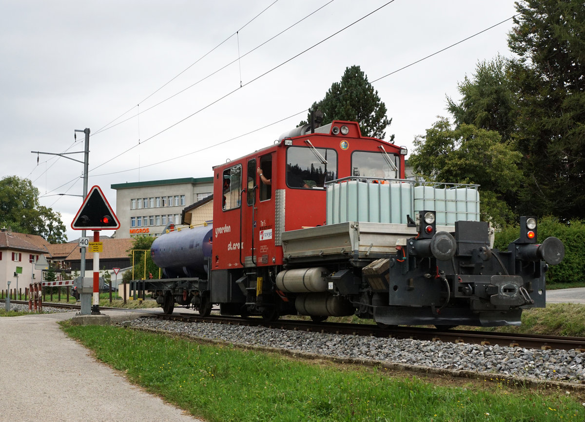 125 Jahre Yverdon-les-Bains-Ste-Croix
TRAVYS/YStC
LA TRACTION
Am 1. und 2. September 2018 feiert die Strecke Yverdon-les-Bains-Ste.Croix ihr 125. Jubiläum.
Zur Erinnerung an die ersten Betriebsjahre stehen an beiden Festtagen Dampfzüge für Sonderfahrten im Einsatz.
Am 29. August 2018 fand die Probefahrt mit der G 2/3 + 3/3 E 206 und den BC 74 und BC 75 zwischen Yverdon-les-Bains und Ste-Croix statt.
Löschzug bestehend aus Tm 23 + X 505 bei Ste-Croix.
Foto:  Walter Ruetsch  