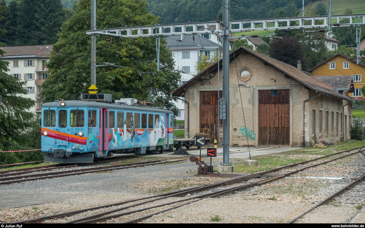 125 Jahre Yverdon - Ste-Croix am 1. und 2. September 2018.<br>
Vor dem Schuppen in Ste-Croix steht am 2. September der Be 4/4 5 abgestellt.