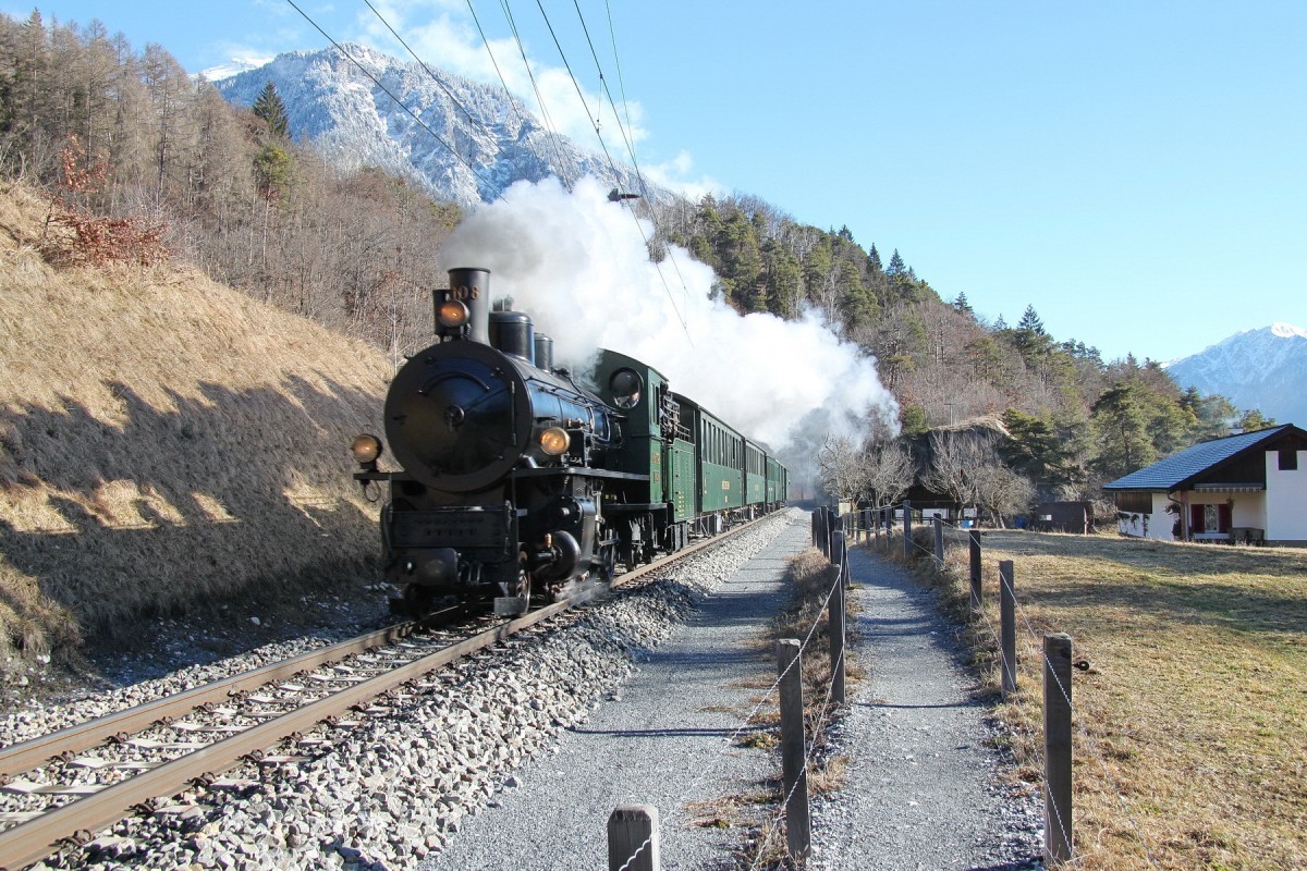 125 Rhätische Bahn,Dampfextrazug nach Disentis/Muster.Hier der Zug zwischen Reichenau/Tamins und Trin.23.02.14