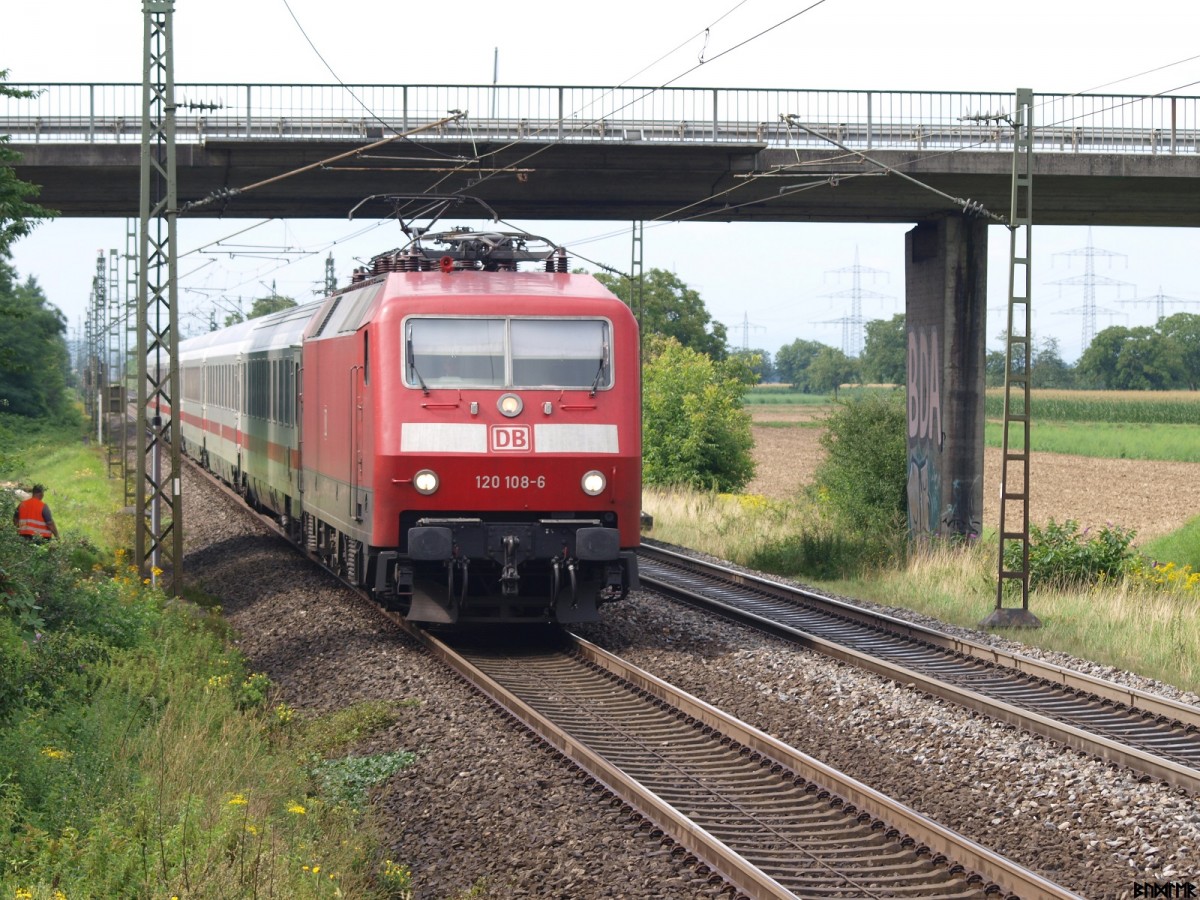 12.8.2014 120 108-6 von Basel in Richtung Freiburg bei der durchfahrt in Auggen als Ersatz für ICE