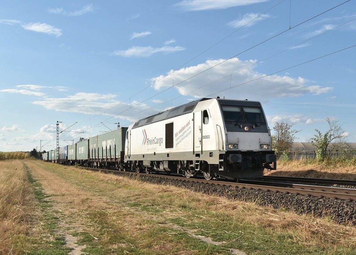1285 114-5 alias DE 803 kommt bei Broicherseite mit einem Kastelzug aus Osterath kommend gen Neuss gefahen am Freitagabend den 10.8.2018