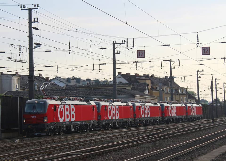 1293 018, 010, 012, 011, 031
kamen heute (29.08.2018) in Linz an
hier bei der Fahrt in Linz Untergaumberg

Danke an die Vormelder