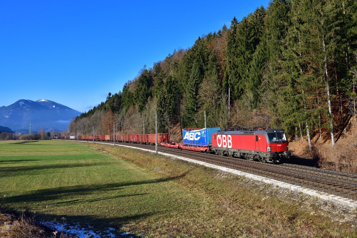 1293 021 mit GAG 45220 am 28.12.2019 bei Pöckau.