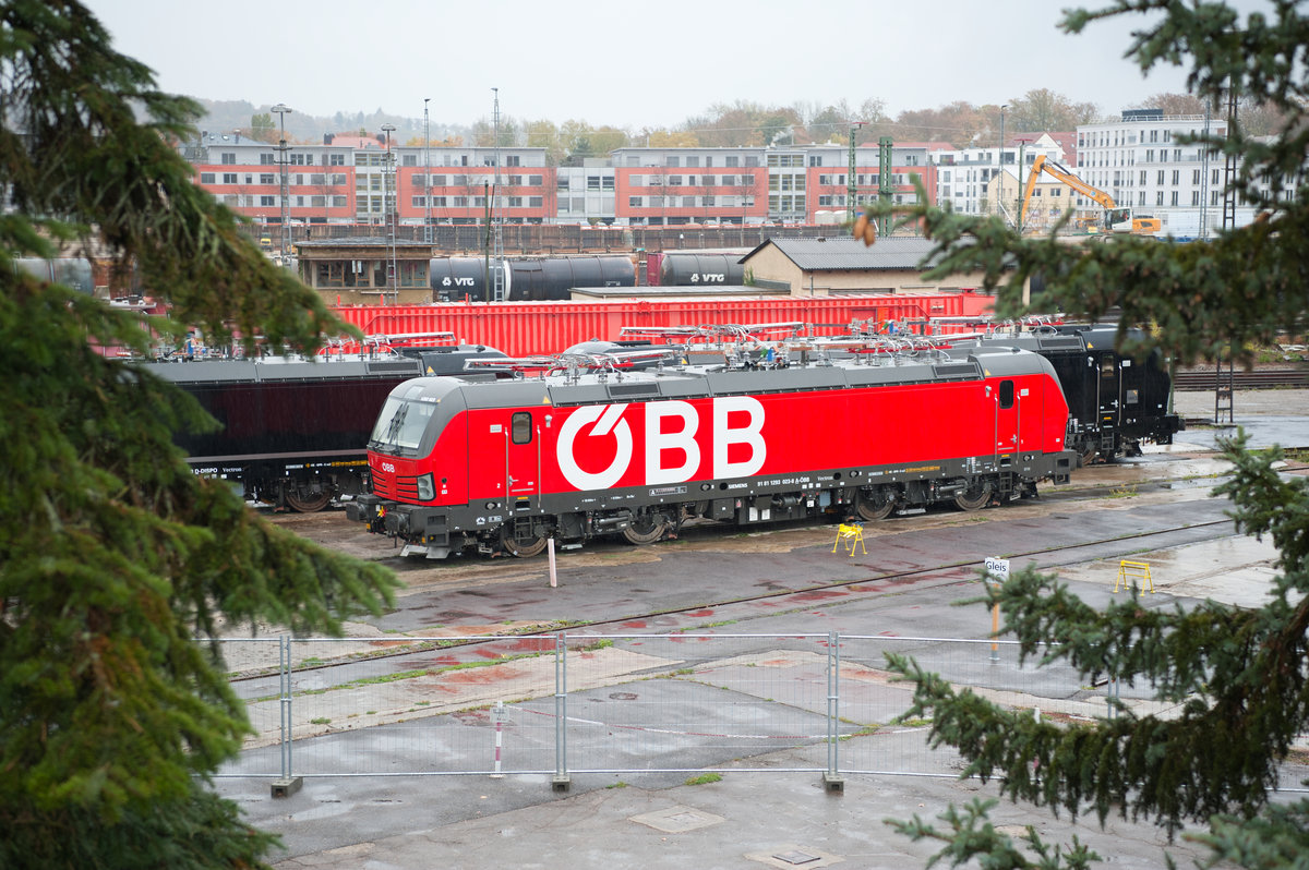 1293 023 der ÖBB vor ihrer Auslieferung im ehemaligen Betriebswerk Regensburg, 27.10.2018