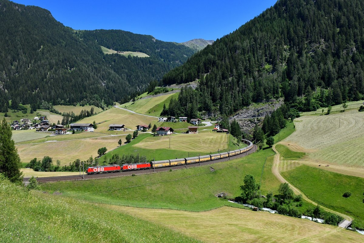 1293 025 + 1293 028 mit einem ARS Altmann am 28.06.2019 bei St. Jodok am Brenner.