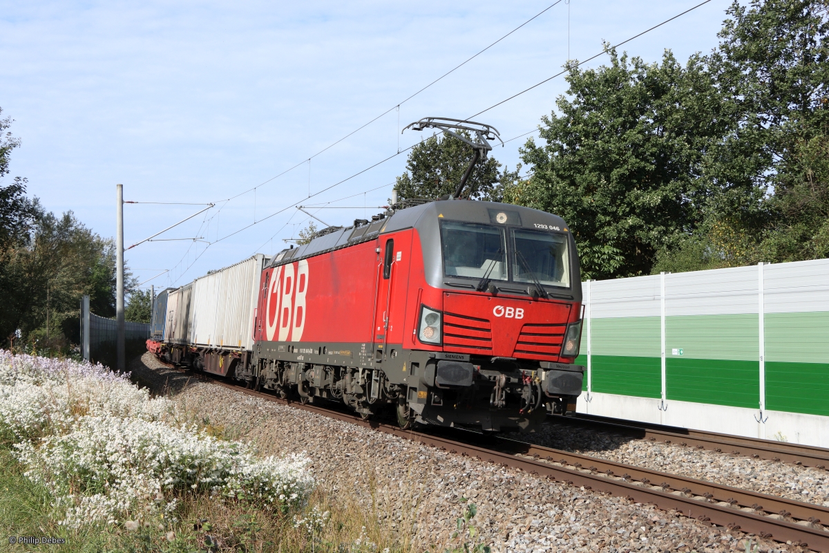 1293 046-9 (ÖBB) mit einem Güterzug in Ostermünchen, 12. Oktober 2023