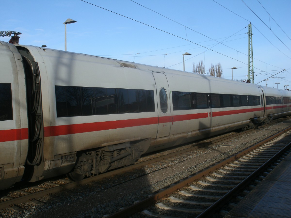 1./2.Klasse ICE-Mittelwagen 411 122,am 04.Januar 2014,im ICE 1715 Binz-München,in Bergen/Rügen.