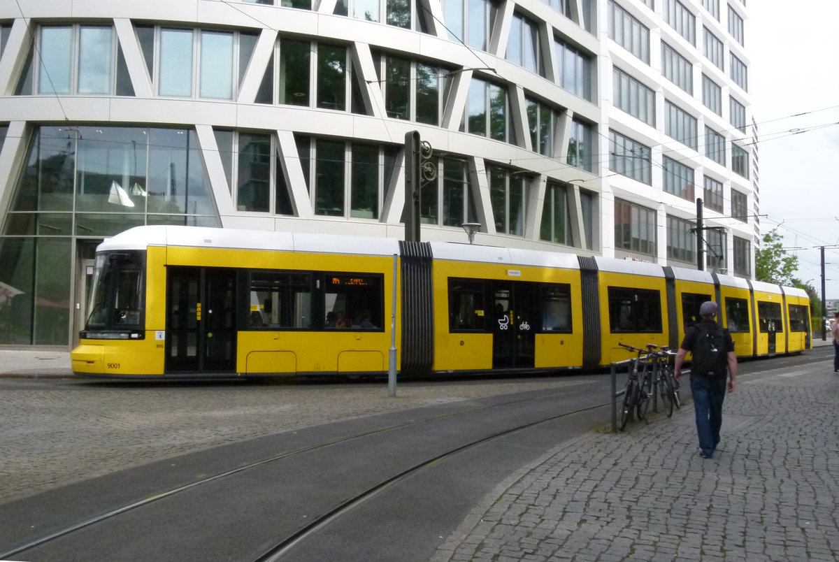 13. August 2014, Straßenbahn in Berlin-Mitte