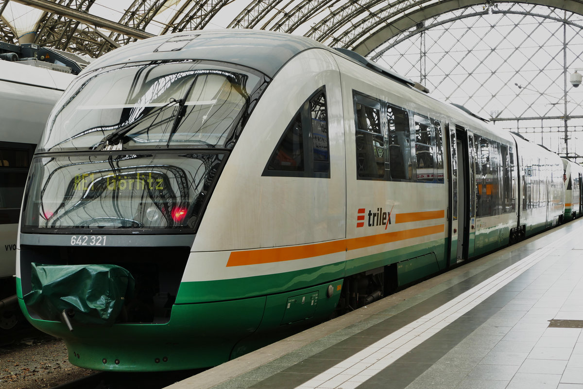 13. Juni 2018, Dresden-Hauptbahnhof. Die Tw 642 318, 326 und 321 bilden einen Zug nach Görlitz und Liberec.