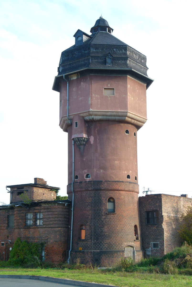 13. Oktober 2013, Saalfeld, der markante Wasserturm am Bahngelände.