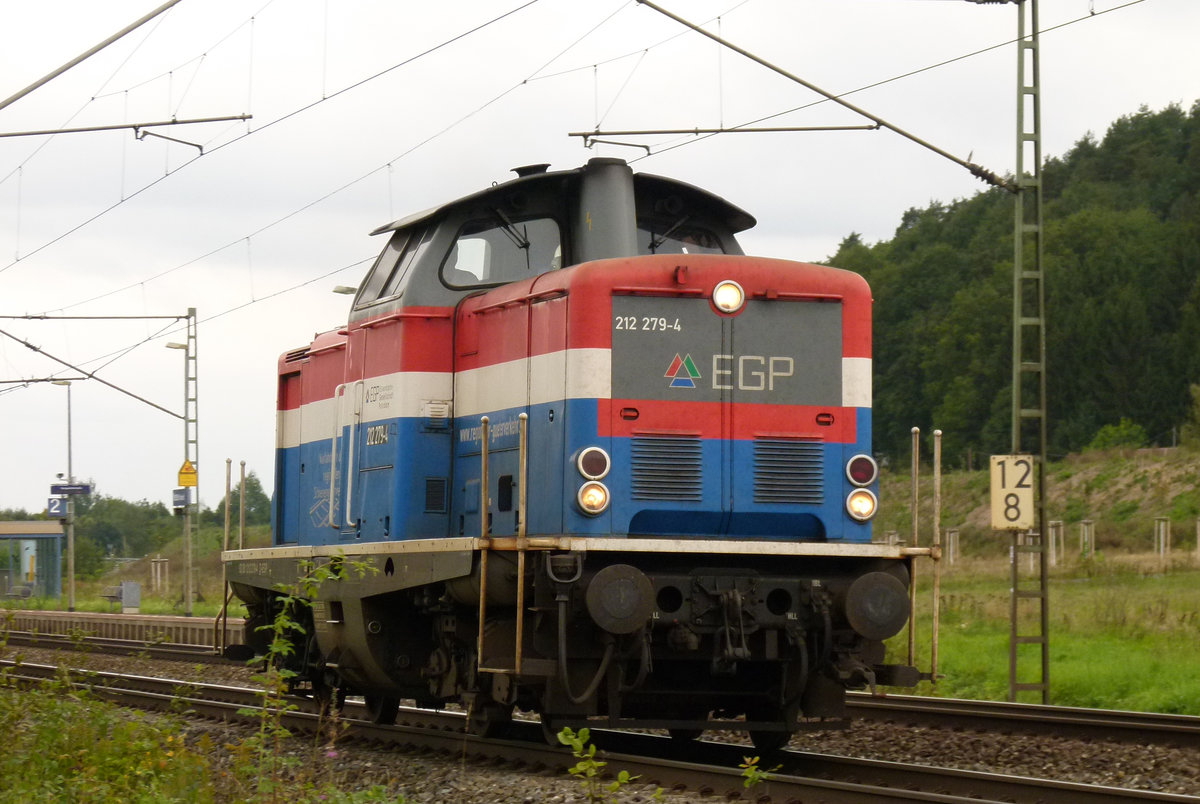 13. September 2011, Lok 212 279 (V100, MaK 1965/1000326) der Eisenbahngesellschaft Potsdam mbH fährt in Richtung Saalfeld durch Neuses bei Kronach