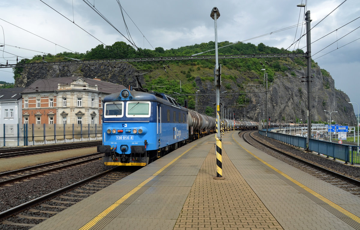 130 014 zog am 14.06.16 einen Kesselzug durch Usti nad labem Richtung Prag.