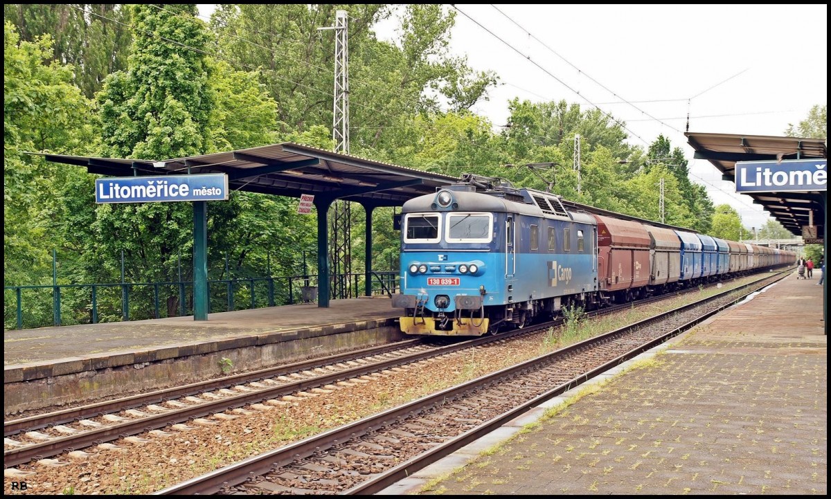 130 039 durchfährt den Bahnhof von Litoměřice. Aufgenommen am 15.05.2014