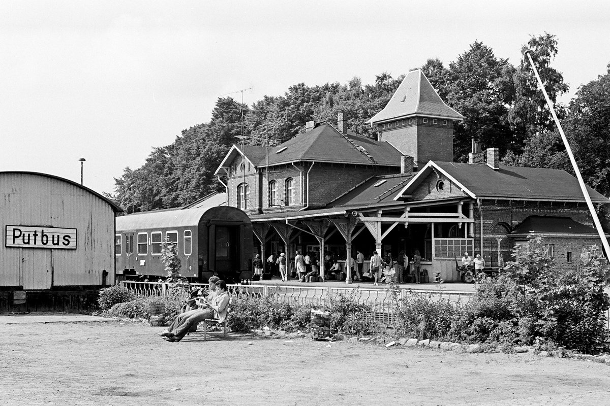 13.07.1981	Bahnhof Putbus auf der Insel Rügen. Blick zum Regelspurbereich.