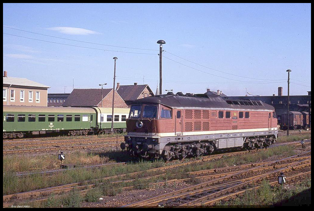 131005 fährt am 3.10.1990 durch den HBF Gotha.