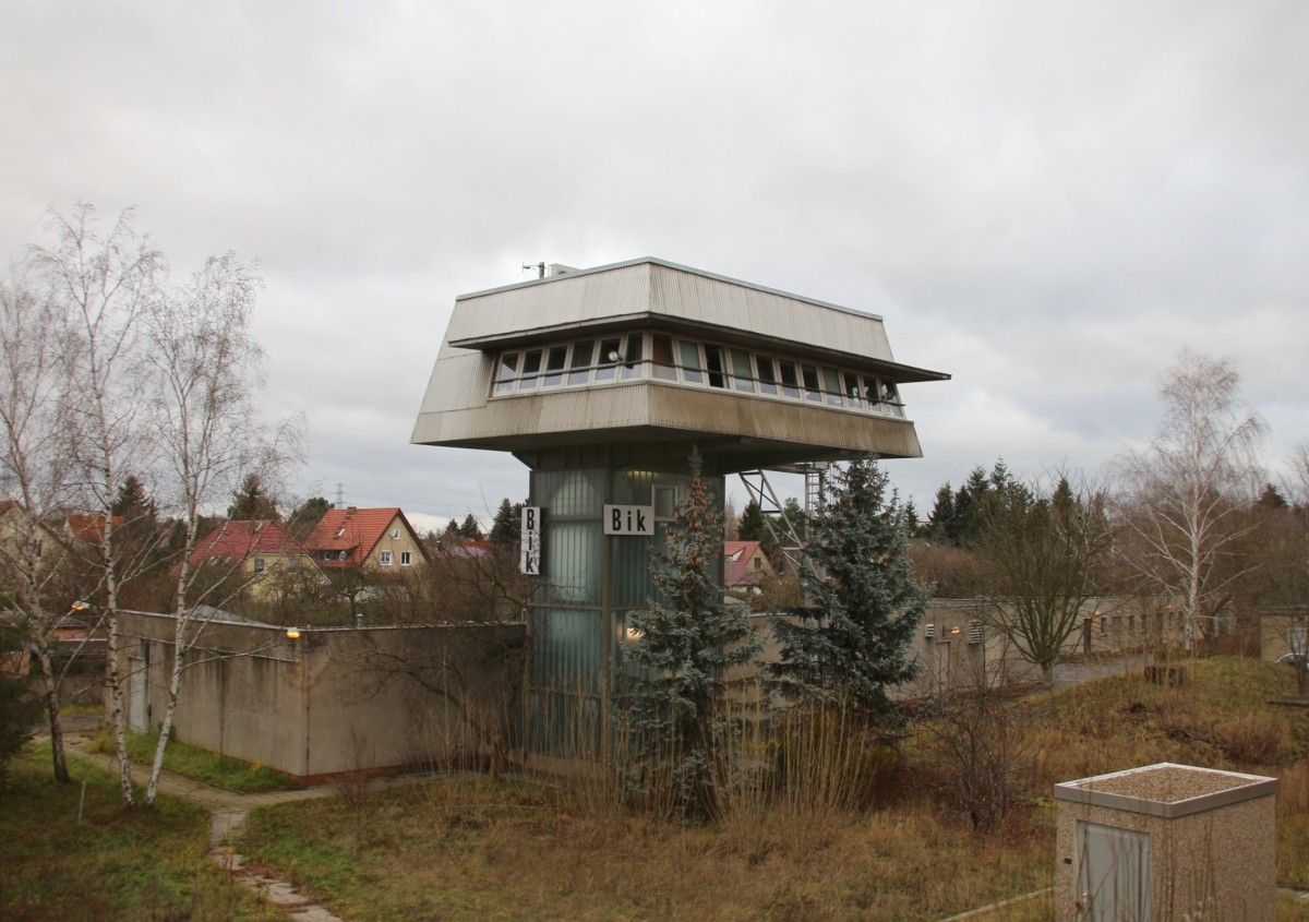 13.12.15 Berlin Biesdorfer Kreuz, Stw Bik tschechischer Typenbau. Gut zu erkennen: Der große Relaisraum