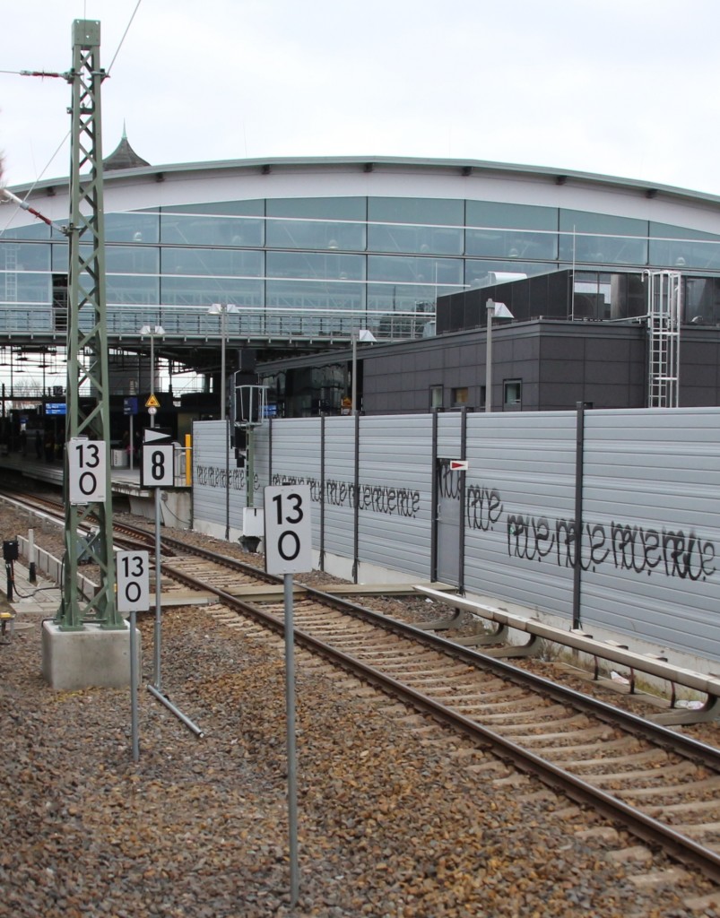 13.12.2015 Schilderwald am Bf. Berlin-Ostkreuz. 