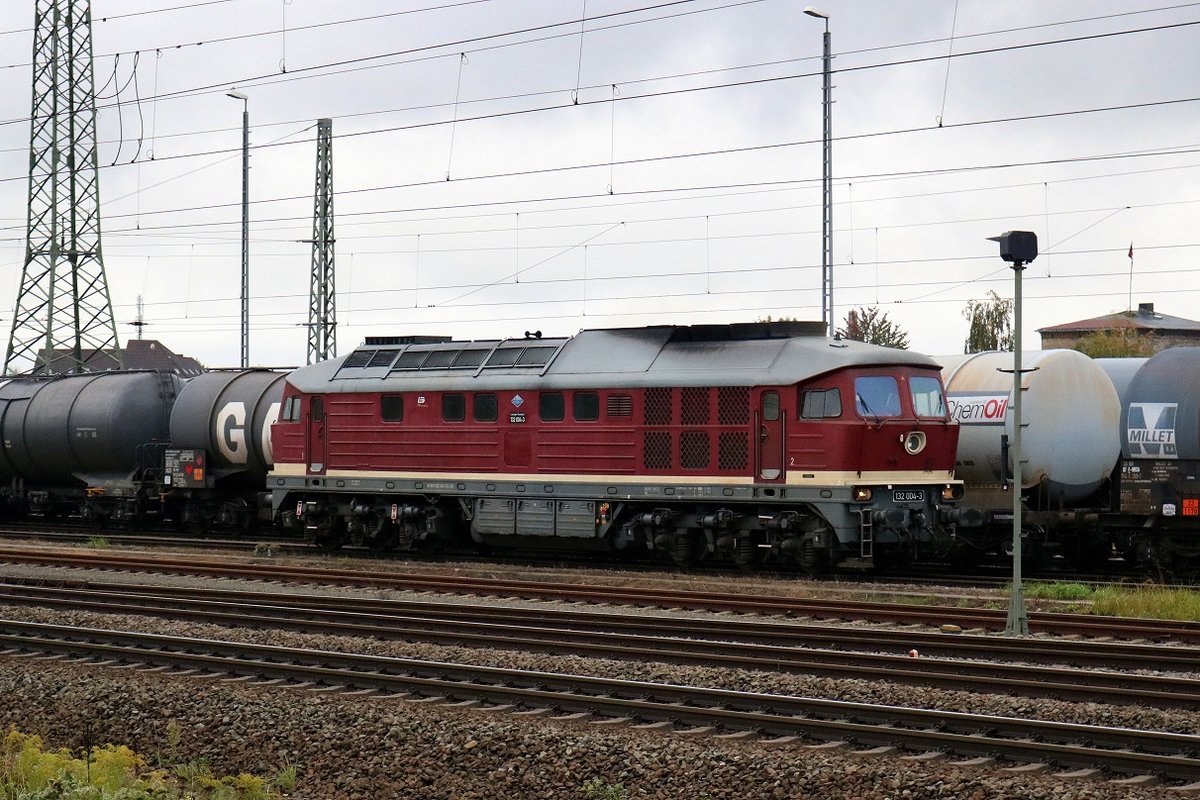 132 004-3 (BR 232) der LEG Leipziger Eisenbahnverkehrsgesellschaft mbH (LEG) rangiert im Bereich des Bahnhofs Bitterfeld. [24.9.2017 | 15:47 Uhr]