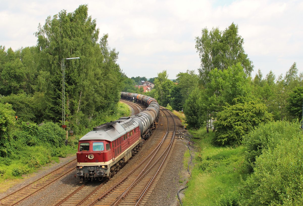 132 004-3 (LEG) zu sehen am 23.06.17 mit einem Kesselzug in Marktredwitz.