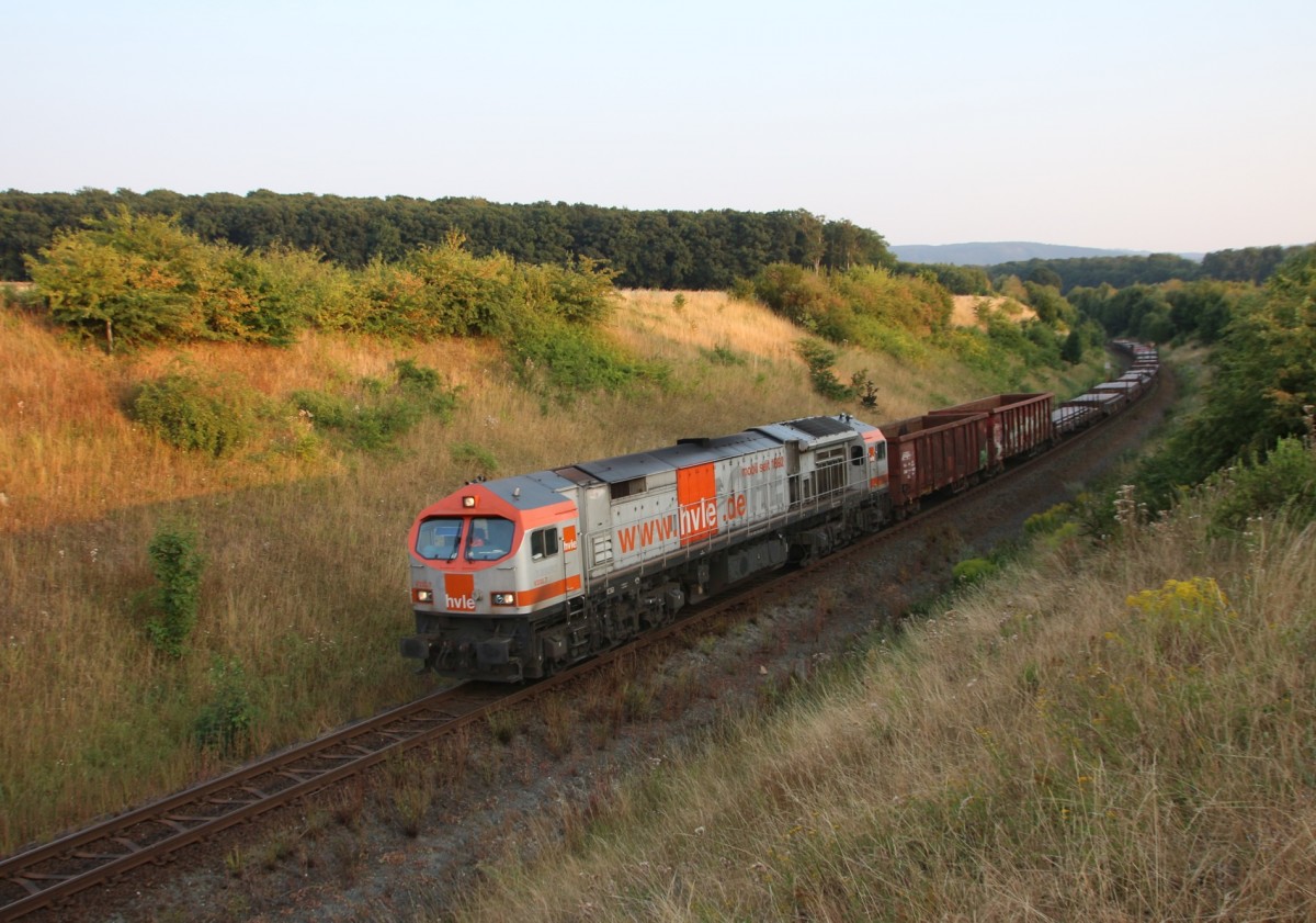 13.8.2015 V 330.7 der HVLE mit Stahlzug bei Stapelburg Richtung Vienenburg.