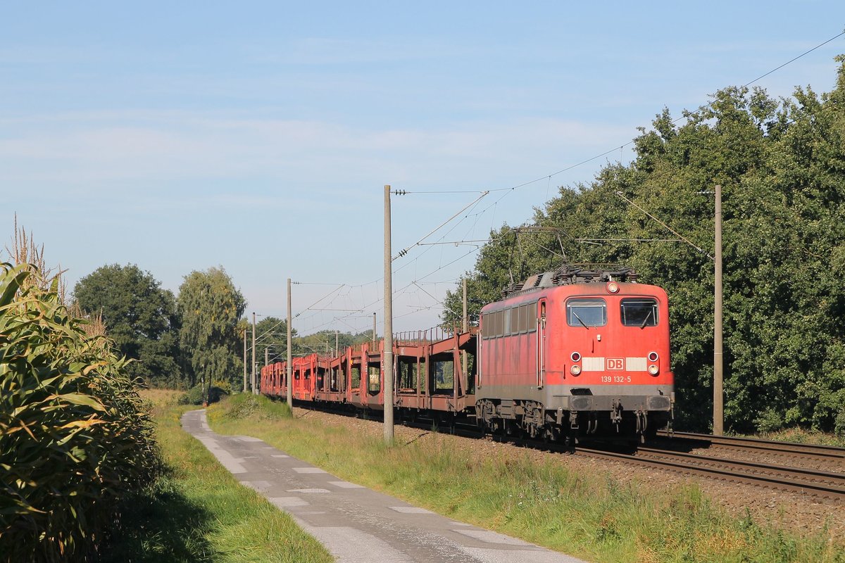 139 132-5 (Baujahr: 1959) mit einem Güterzug Emden-Osnabrück bei Leschede am 2-10-2015.