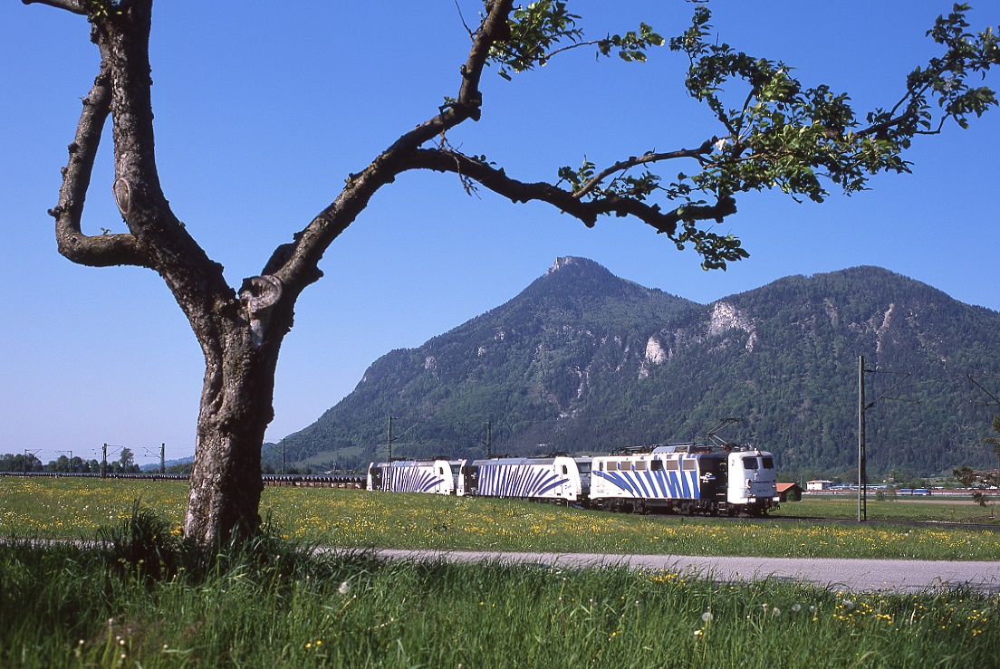 139 177, Niederaudorf, 05.05.2011. Im Schlepp 185 661 und 185 662.