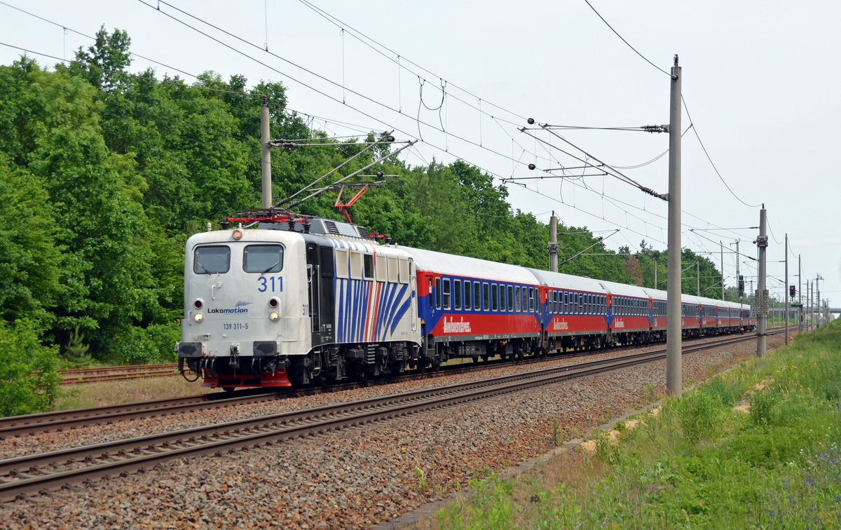 139 311 beförderte am 05.06.17 einen Sonderzug von Dresden kommend durch Burgkemnitz Richtung Leipzig. Wegen der damaligen Sperrung des Leipziger Güterrings wurde der Sonderzug über Falkenberg und Bitterfeld Richtung Leipzig umgeleitet.