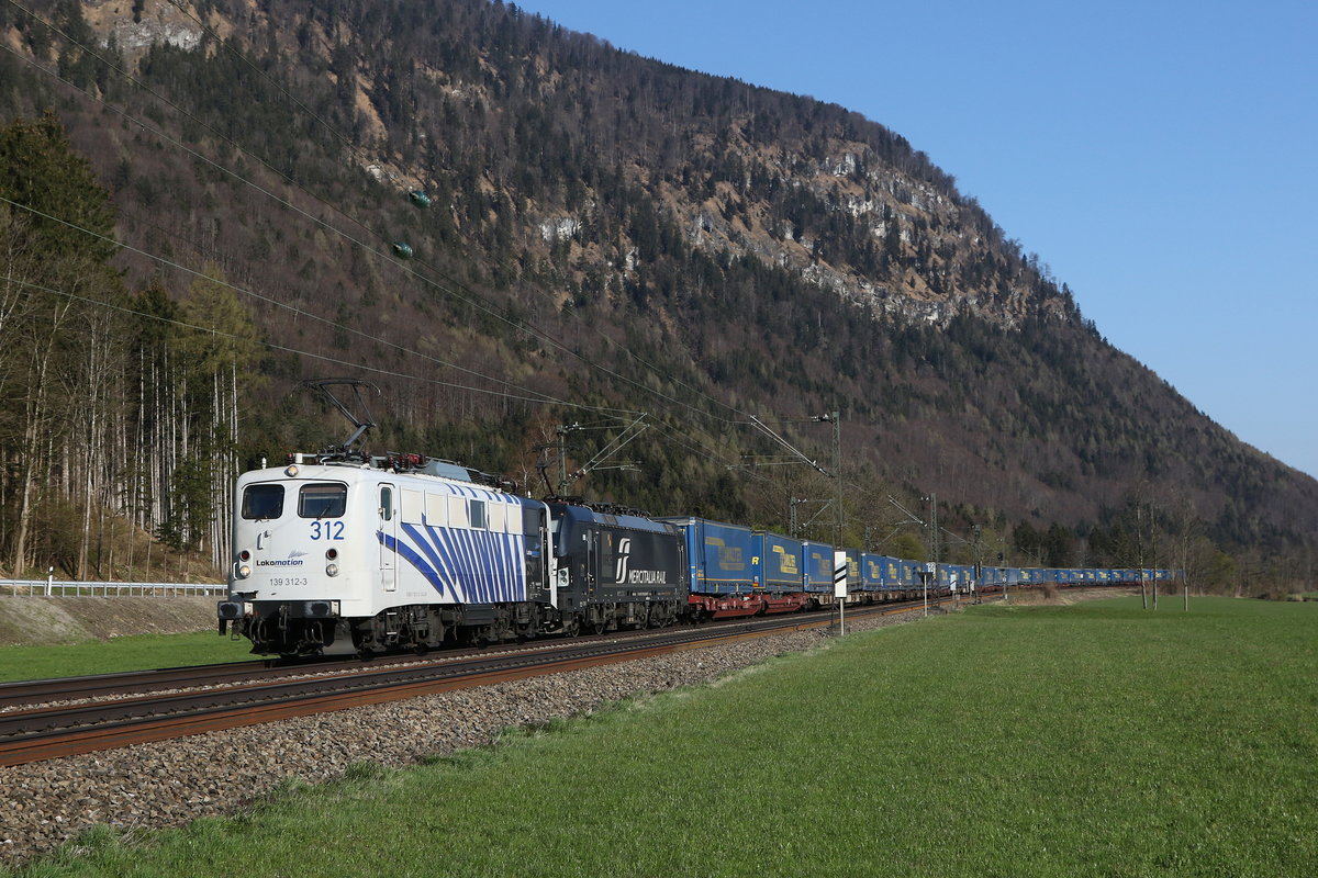 139 312 & 193 706 (Mercitalia) waren mit dem  WALTER-Zug  am 21. April 2021 bei Niederaudorf im Inntal in Richtung Kufstein unterwegs.