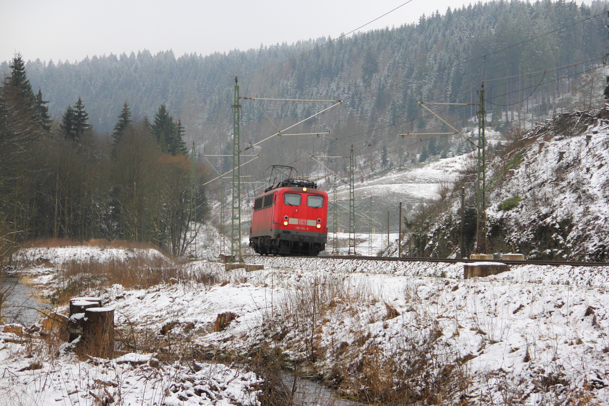 139 314-9 DB auf der Frankenwaldrampe bei Steinbach am 24.01.2015.