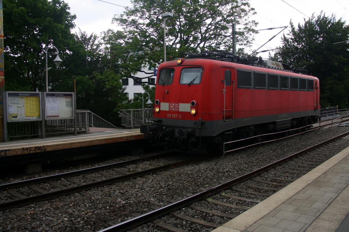 139 557-3 DB kommt als Lokzug aus Aachen-West nach Stolberg-Hbf aus Richtung Aachen-West und fährt durch Aachen-Schanz in Richtung Aachen-Hbf,Stolberg-Hbf. 
Bei Regenwetter am Nachmittag vom 28.5.2015.