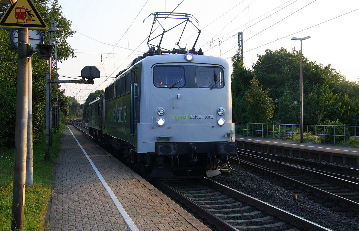 139 558-1 (RailAdventure) kommt mit einer englischen Diesellok und kommt aus Richtung Aachen-West,Laurensberg,Richterich, und fährt durc Kohlscheid in Richtung Herzogenrath,Hofstadt,Finkenrath,Rimburg,Übach-Palenberg  Zweibrüggen,Frelenberg,Geilenkirchen,Süggerrath,Lindern,Brachelen,Hückelhoven-Baal,Baal,Erkelenz,Herrath,Beckrath,Wickrath,Rheydt,Mönchengladbach.  
Aufgenommen von Bahnsteig 1 in Kohlscheid. 
An einem schönem Sommerabend am Abend vom 8.9.2016.

