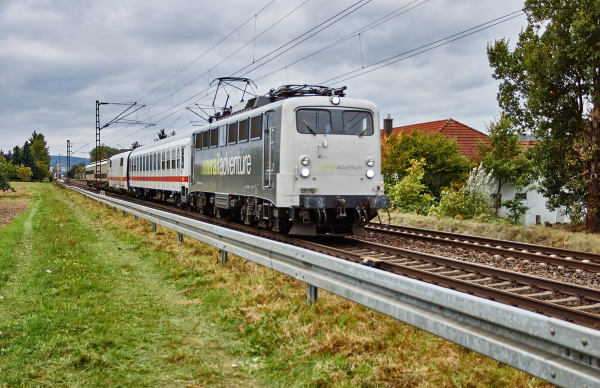 139 558 von railadventure hat einen ICE 1 Kopf (401 556-6) am Haken und ist am 13.10.16 in Richtung Norden bei Himmelstadt unterwegs.
