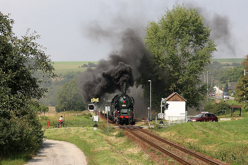 1/4: CSD 464 202 (CD 90 54 4642 002-8) am 08.September 2018 mit ihrem 2.Sonderzug des Tages (Uherske Hradiste - Uhersky Brod) in der Haltestelle Popovice u Uherskeho Hradiste.
