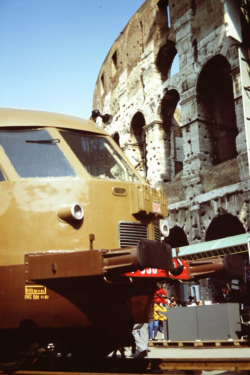 14 oct 1984, a view of the ALn 556.2312 with the Colosseo behind.