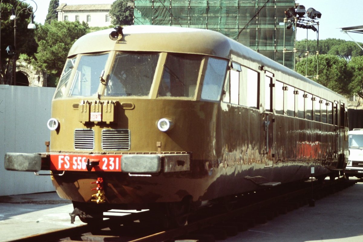 14 oct 1984, ALn 556.2312 exposed during an exhibition of the Italian industry before the 1939. The place of this exhibition is the center of Rome, at the Colosseo. 