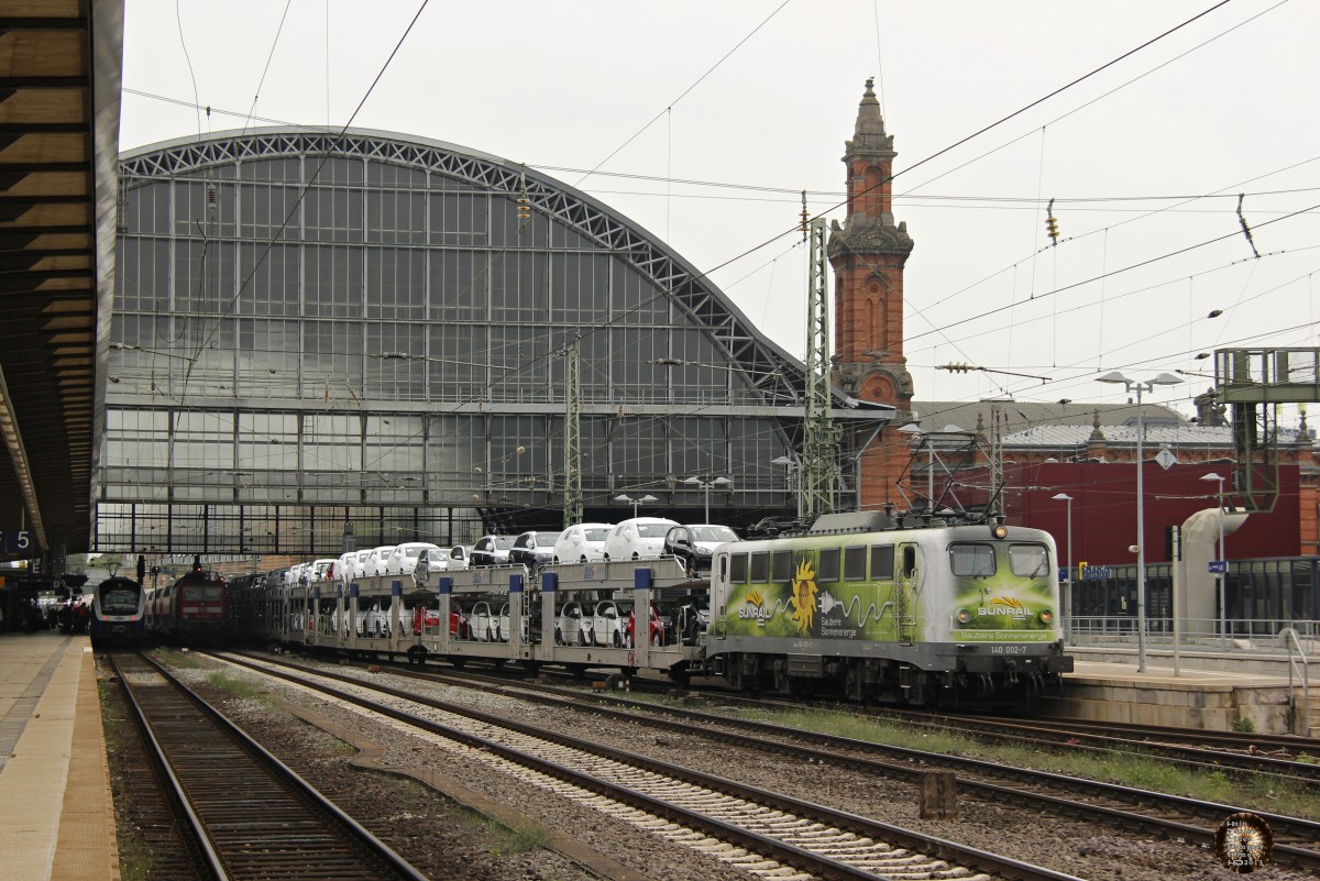 140 002-7  Sunrail  mit einem Autotransportzug in Bremen Hbf, August 2013.