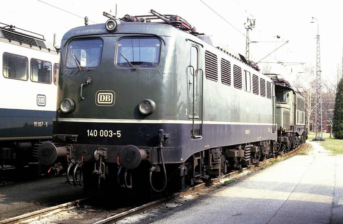 140 003 + 194 158  Rosenheim  02.04.88