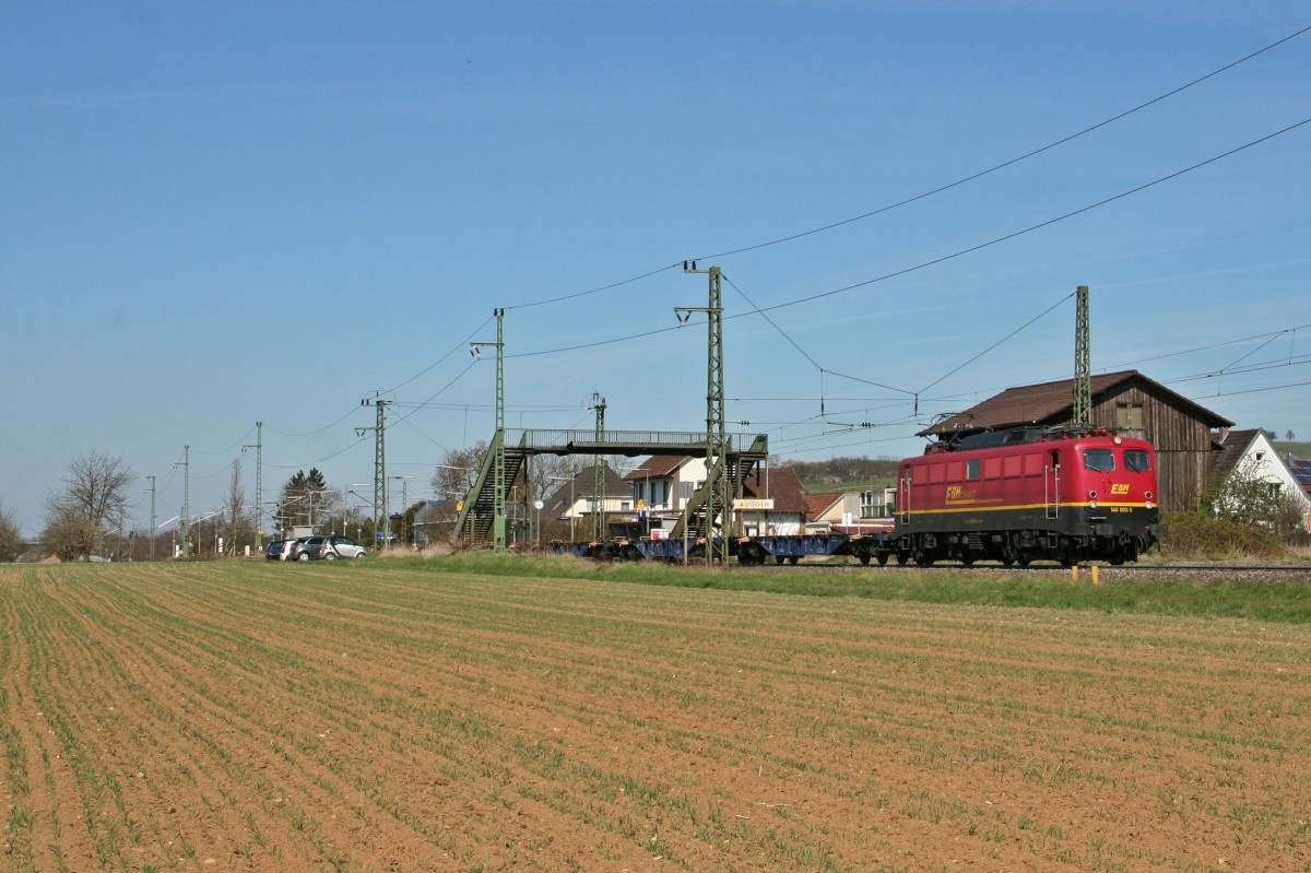 140 003-5 mit mehreren neuen S-Wagen am 09.04.15 auf dem Weg nach Basel Bad. Rbf.
Hier konnte die Lok bei Auggen fotografiert werden.
Gre an den Lokfhrer!
