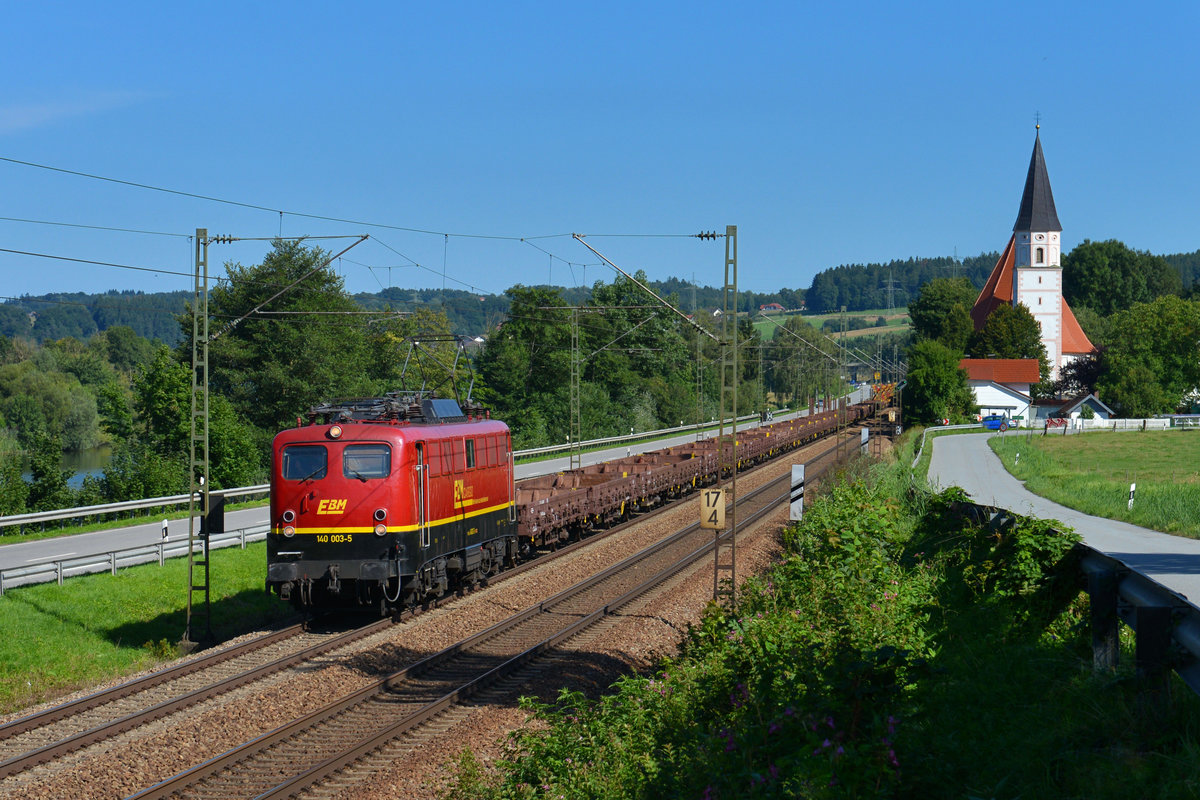 140 003 mit einem Güterzug am 15.08.2017 bei Hausbach. 