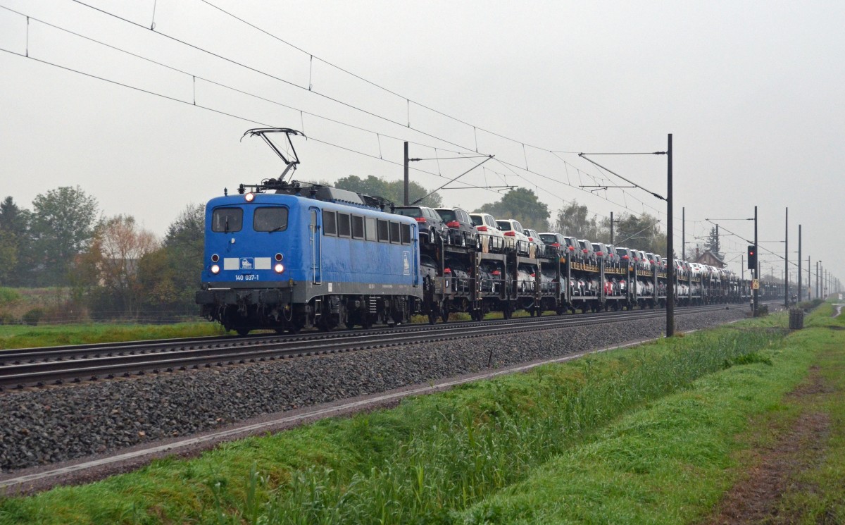 140 037 rollte mit einem VW-Zug am 16.10.14 durch Braschwitz Richtung Halle(S).