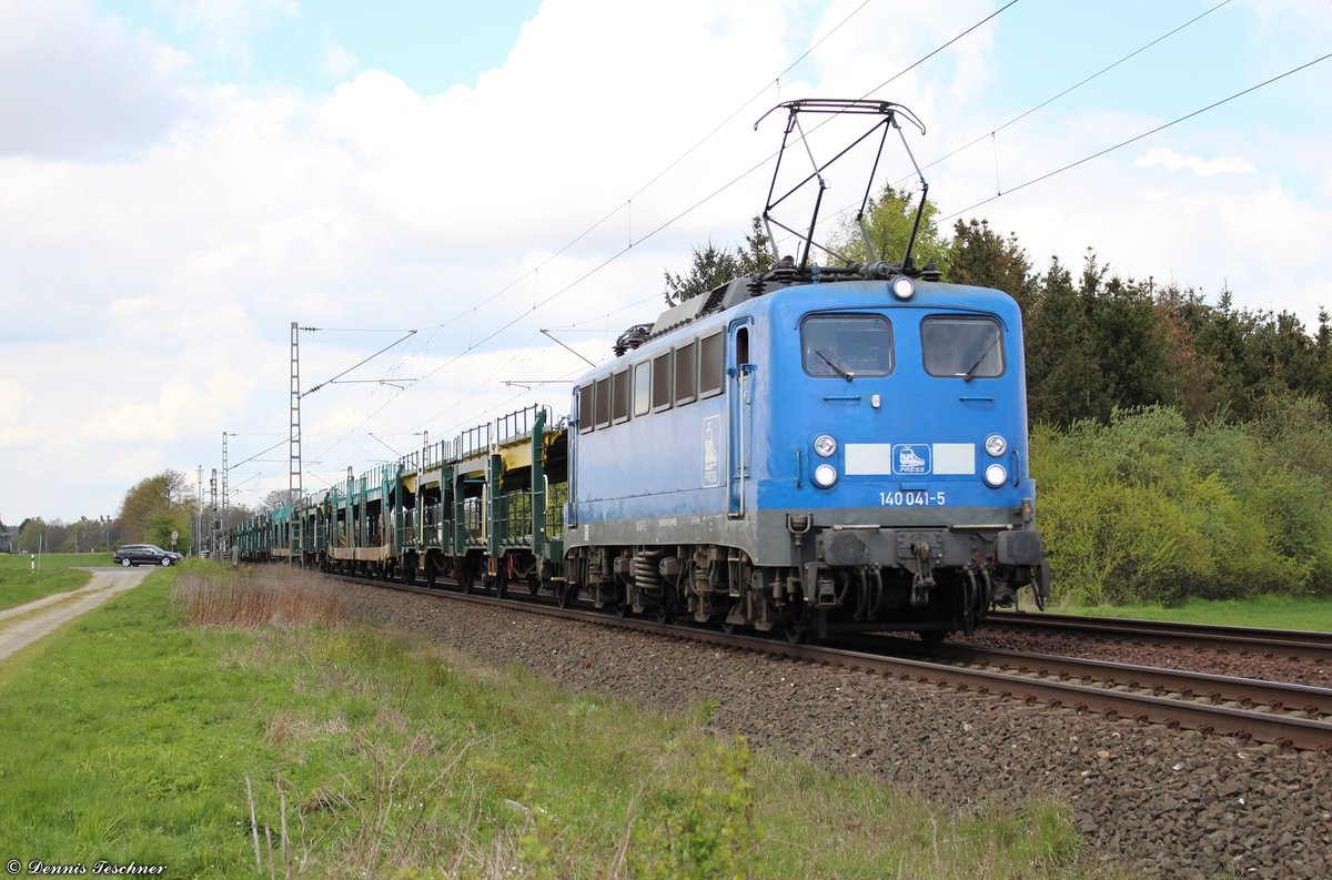 140 041-5 der Pressnitztalbahn mit einem voll beladenem Autologistiker bei Woltorf am 26.04.2017