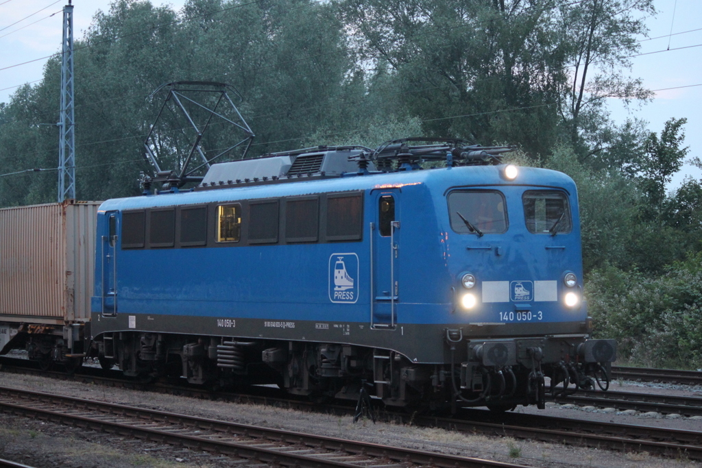 140 050-3 stand am frühen Morgen des 15.06.2018 gegen 04:26 Uhr in Rostock-Bramow.