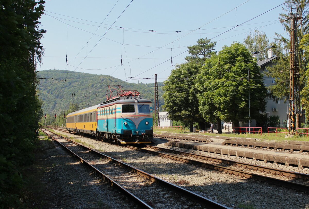 140 052 (Arriva) als R 1304 war am 25.07.22 in Sebuzin zu sehen. Die Lok fährt öfter als Ersatz bei Regio Jet!