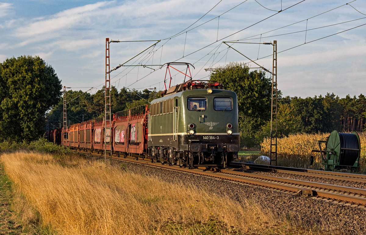 140 184 der ELV rollte am 25.09.2016 mit einem leeren Autozug durch Rohrsen.