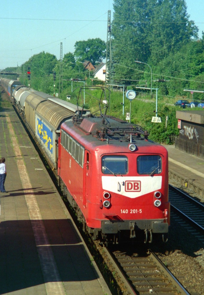 140 201 mit Gterzug Richtung Hamburg am 28.07.1999 in Tostedt
