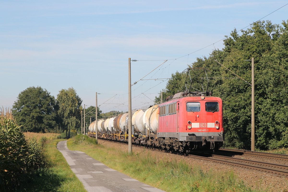 140 401-1 (Baujahr: 1963) mit einem Güterzug nach Osnabrück bei Leschede am 2-10-2015.