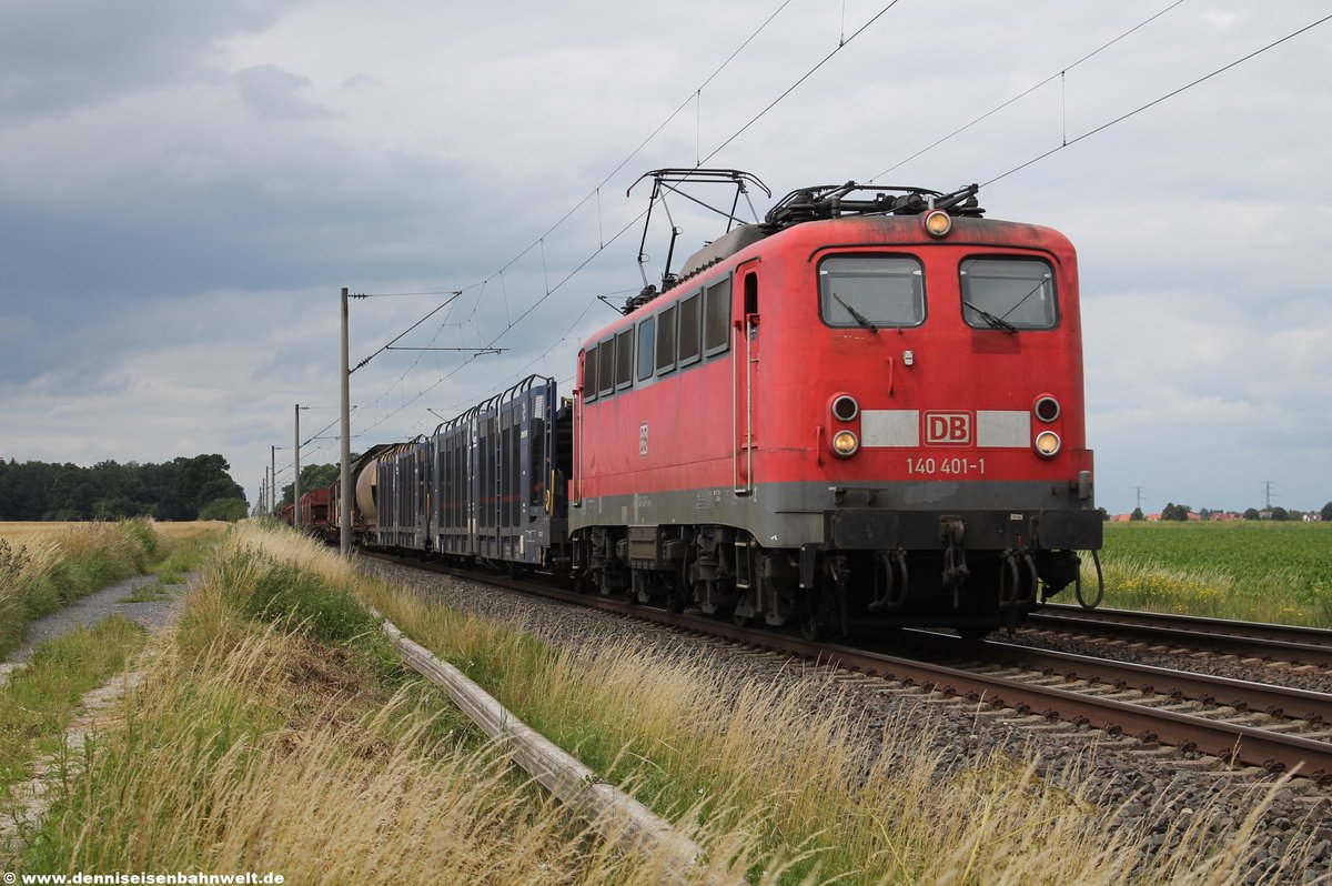 140 401-1 DB mit einem gemischten Güterzug bei Sierße am 01.07.2016