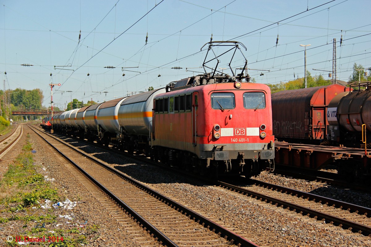 140 401-1 mit einem Kesselzug am 16.04.2014 in Düsseldorf Rath.